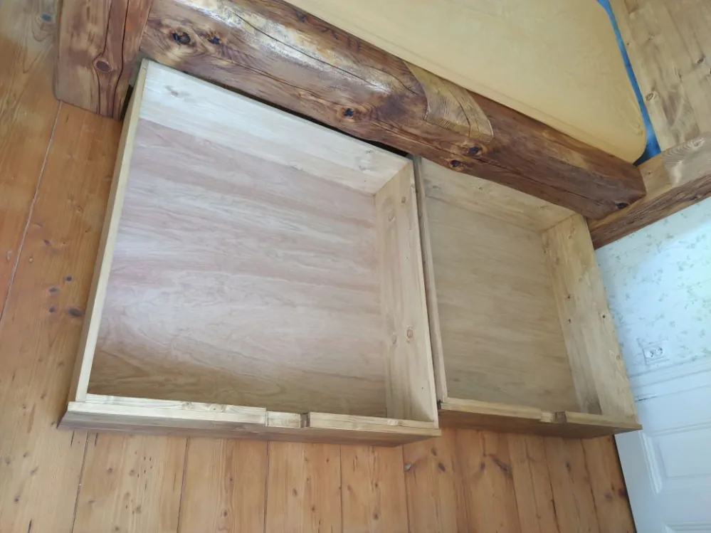 Šuplík pod postel