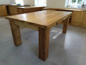 Kuchyňský stůl ze starých trámů